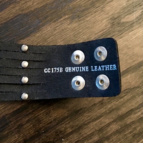 Genuine Leather Cuff Bracelet - Picture 3 of 4